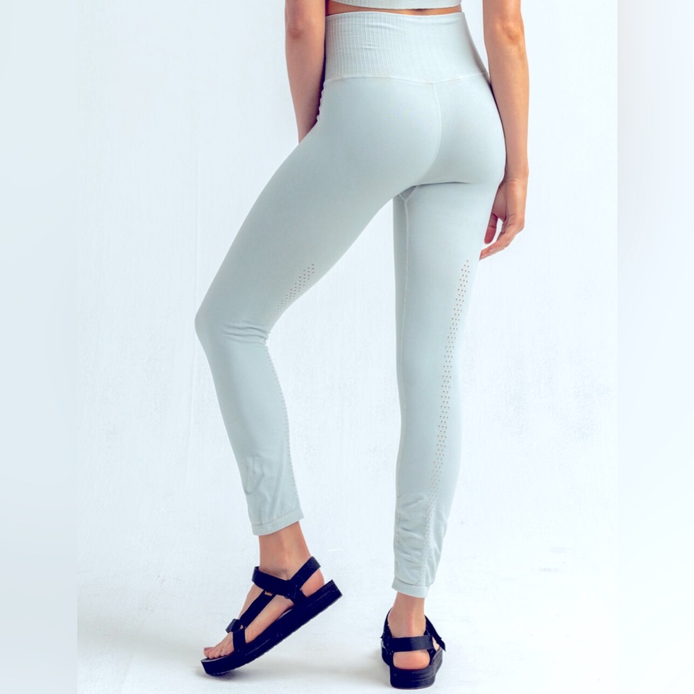 FREE PEOPLE Movement Good Karma 7/8 Leggings in Sea Glass